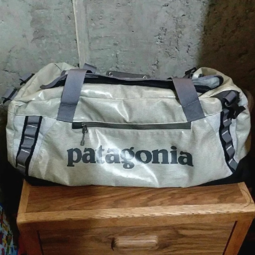 Black hole duffle bag Patagonia